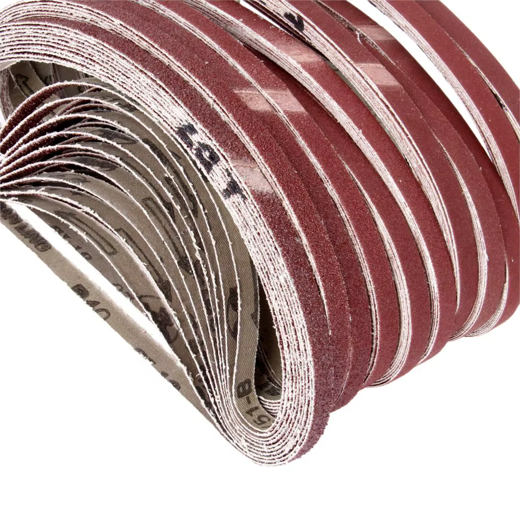 Écran de ponçage avec grille souple pour ponceuse à bande