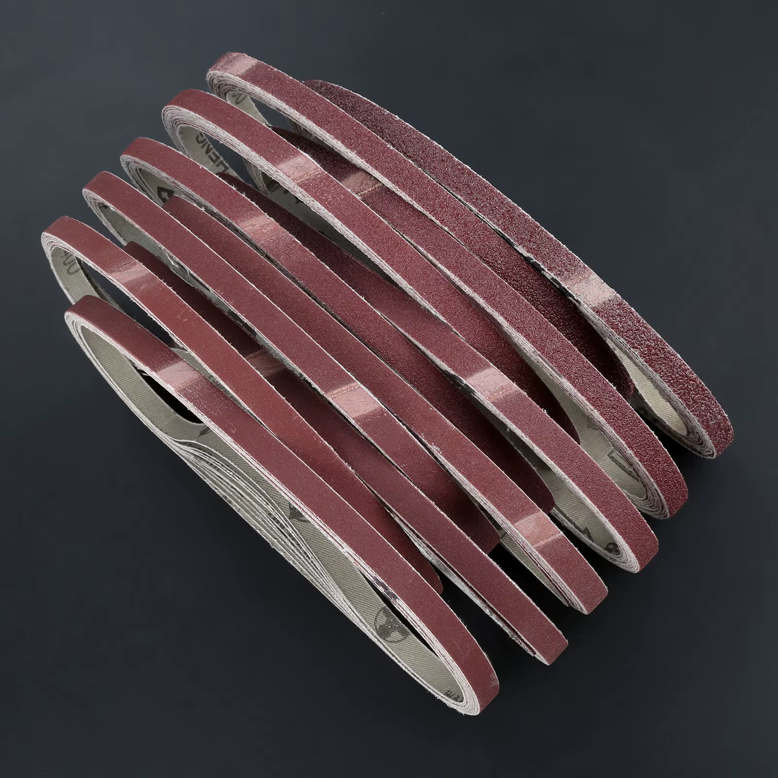 Écran de ponçage avec grille souple pour ponceuse à bande