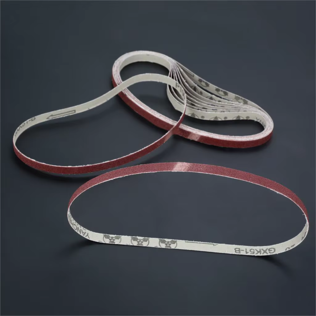 Écran de ponçage avec grille souple pour ponceuse à bande