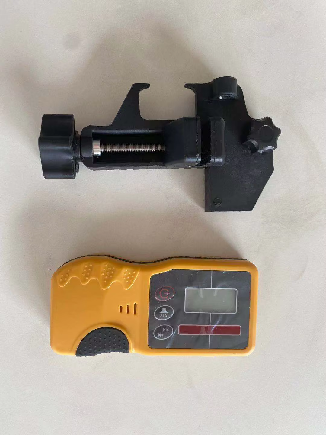 Récepteur de niveau laser rotatif auto-nivelant/détecteur