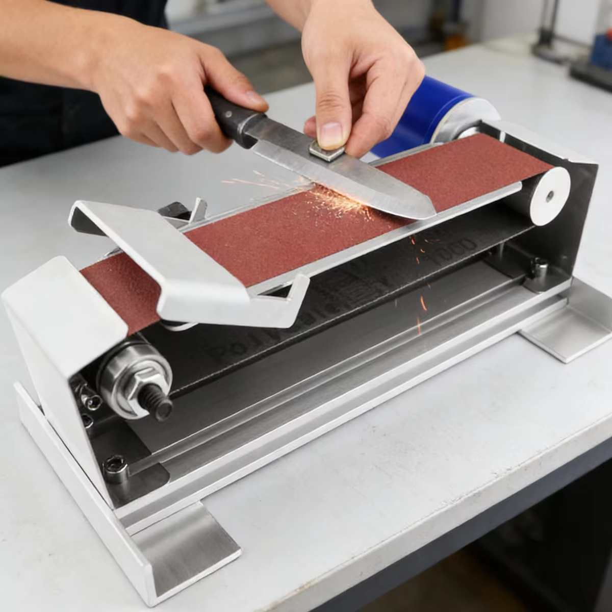 Mini ponceuse à bande électrique – Affûteuse de couteaux de table pour affûter des couteaux, des ciseaux et des lames (utilisation à la maison et à l'atelier)
