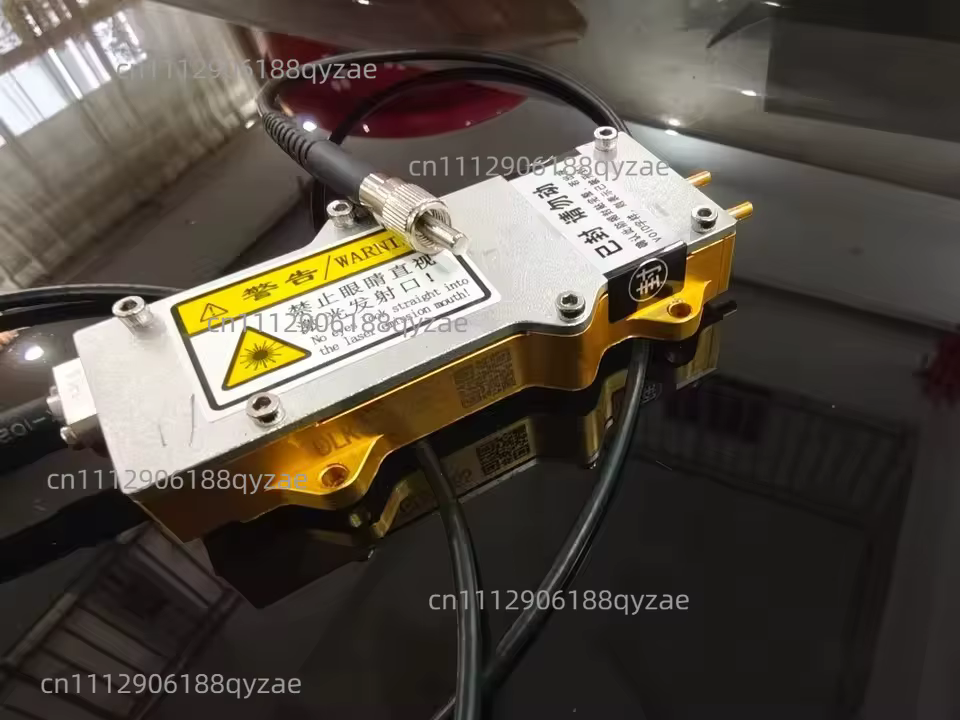 Source laser industrielle 915 nm - 130 W haute puissance avec longue fibre