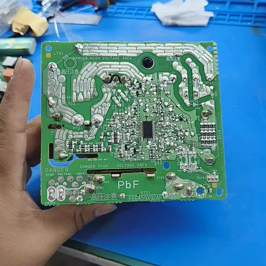 Le convertisseur de fréquence d'origine F66459X92AP pour fours à micro-ondes est utilisé pour la maintenance et le remplacement.