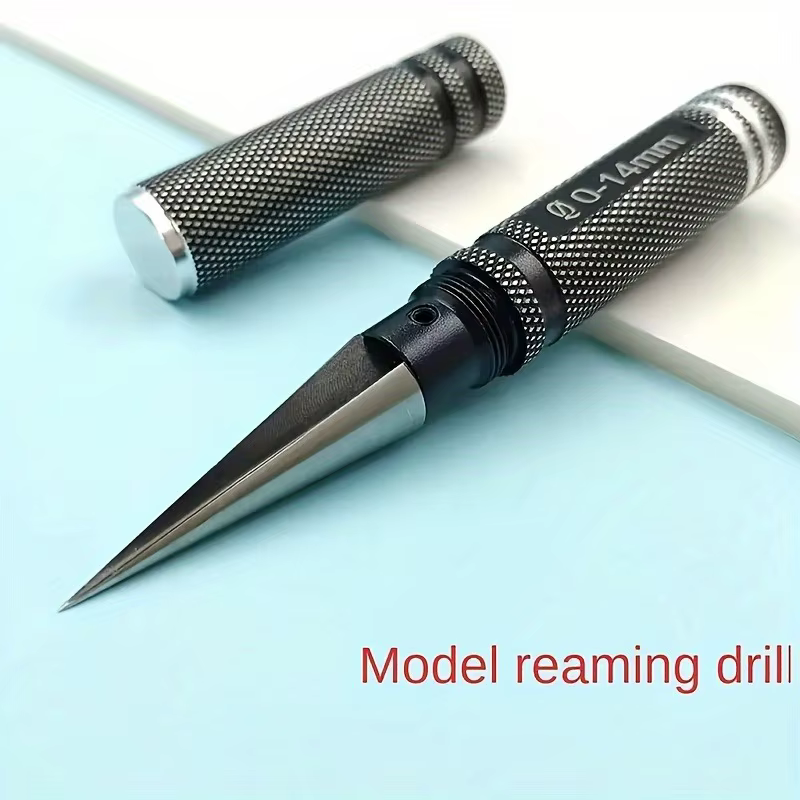 Perforateur de trous d'expansion de modèle