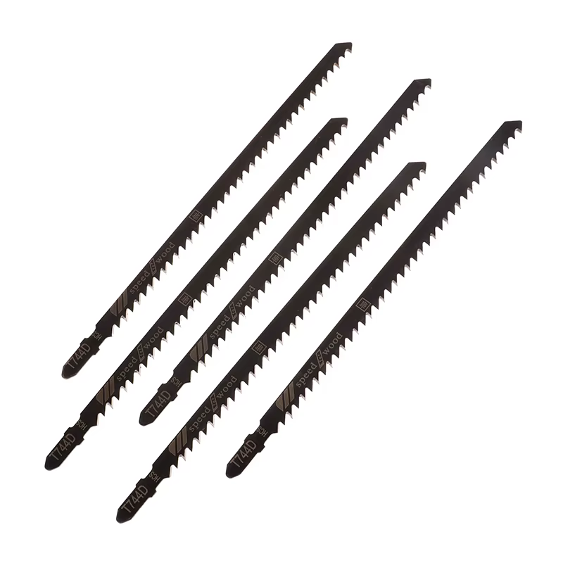 Scie sauteuse longue T744D