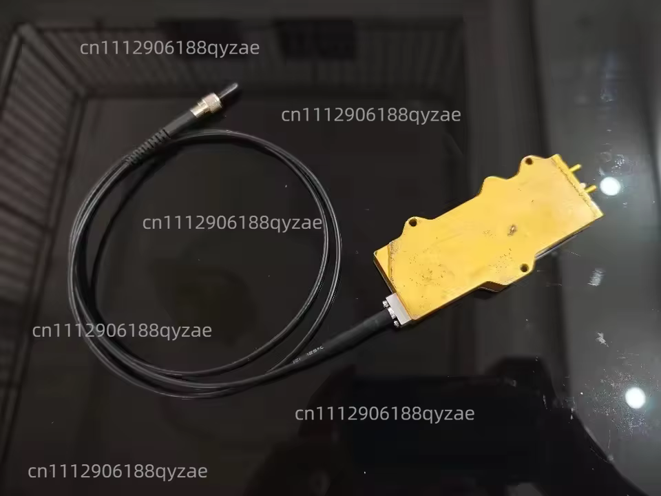 Source laser industrielle 915 nm - 130 W haute puissance avec longue fibre
