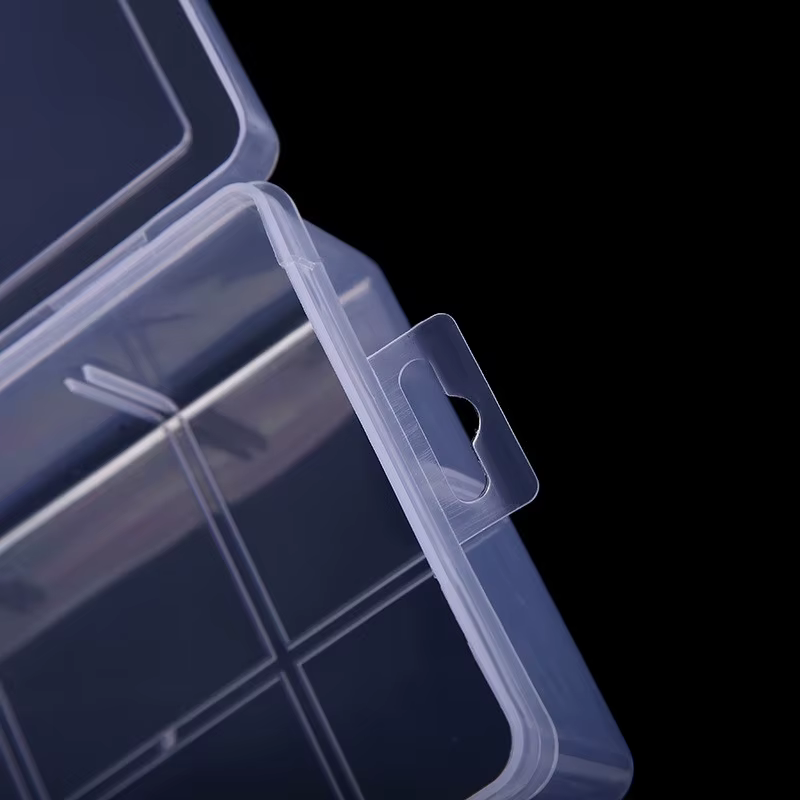 Boîte en plastique transparente