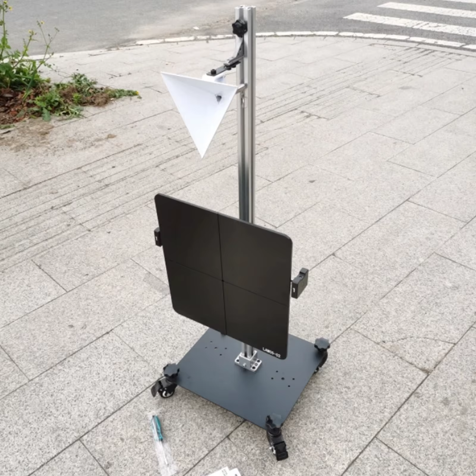 Outil universel de calibrage de réflecteur radar ACC ADAS