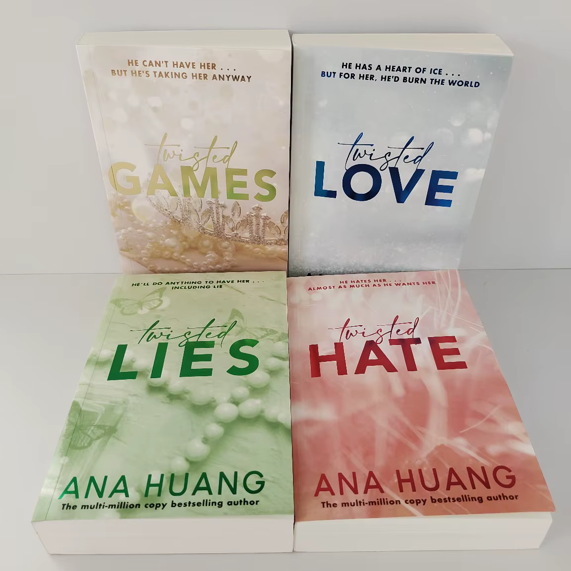 Série torsadée d'Ana Huang : les 4 livres - Amour, mensonges, jeux et déteste dans cette collection d'amour gizzante