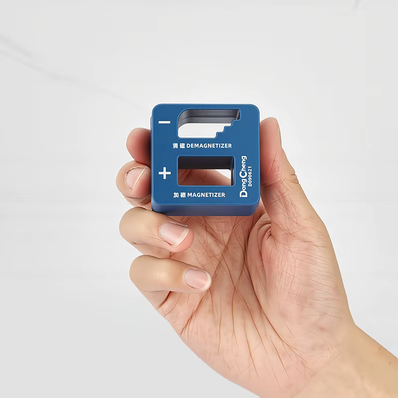 Magnétiseur/démagnétiseur compact et portable 49x29x51mm – Outil magnétique mini pour tournevis et embouts de perceuse – Démagnétisation pratique