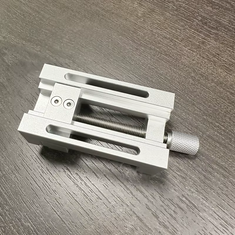 Mini étau de presse pour perceuse avec mâchoires souples en caoutchouc