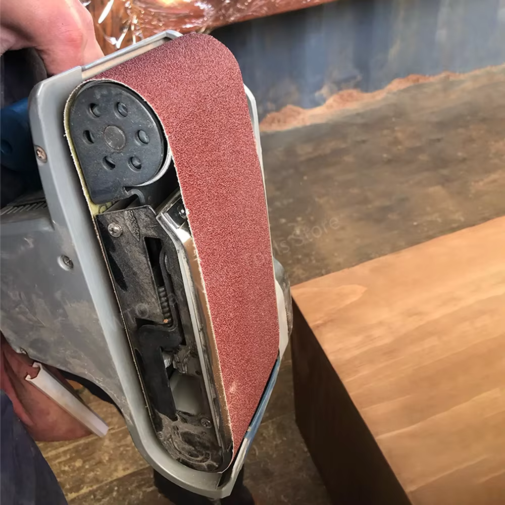 Bande abrasive pour le travail de calcul