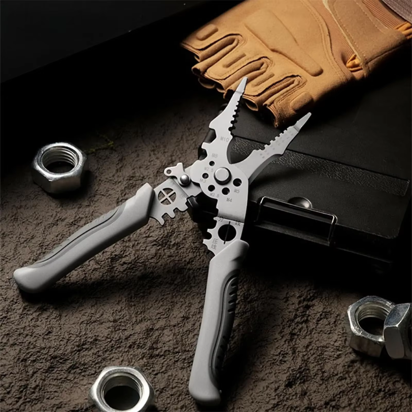 Pince multifonctionnelle pour électriciens