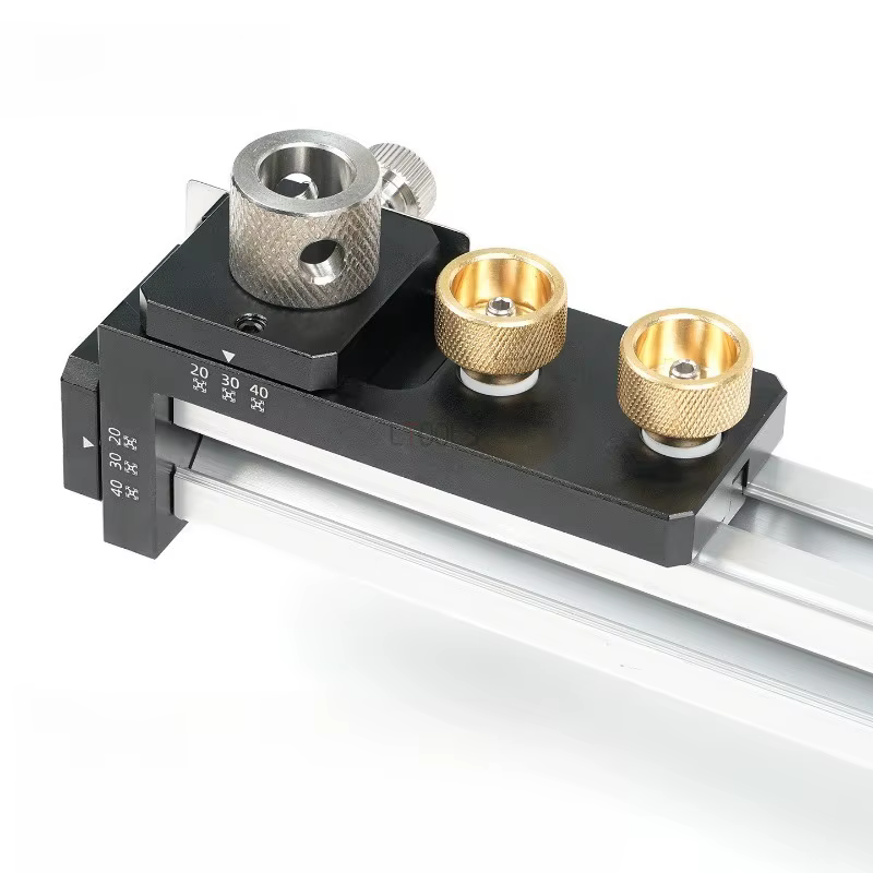 Gabarit intégré de poinçonnage et de taraudage pour profilés aluminium 20/30/40 - Outil auxiliaire
