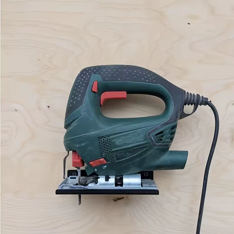Support de rangement pour scie sauteuse murale