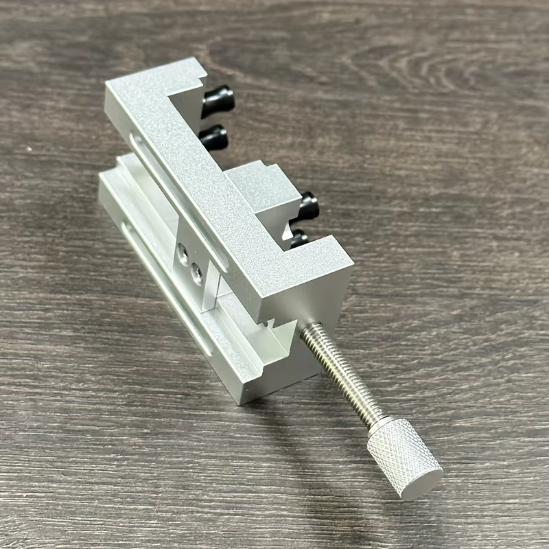 Mini étau de presse pour perceuse avec mâchoires souples en caoutchouc
