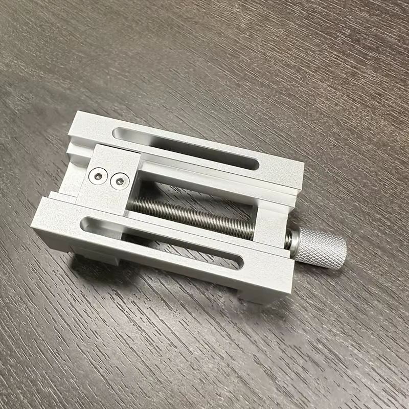 Mini étau de presse pour perceuse avec mâchoires souples en caoutchouc