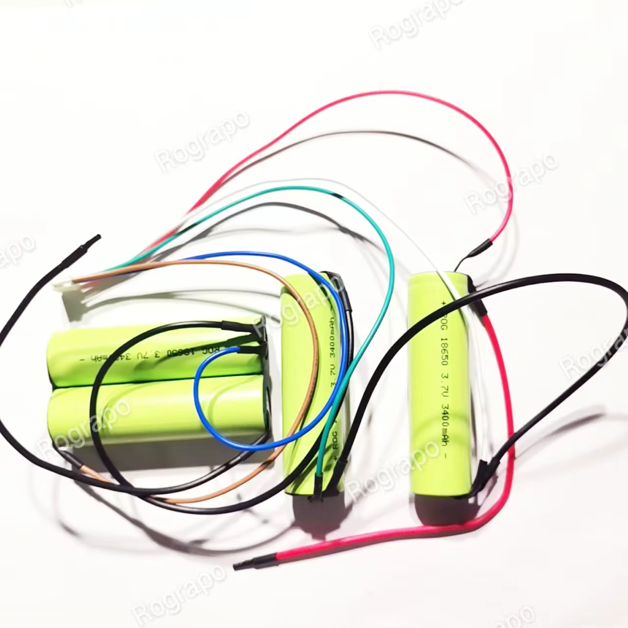 Nouveau Batterie Li-ion 14.4V 3400mAh/2800mAh pour Electrolux ERG105 900273772 Aspirateur robot NV144L15BC avec prise