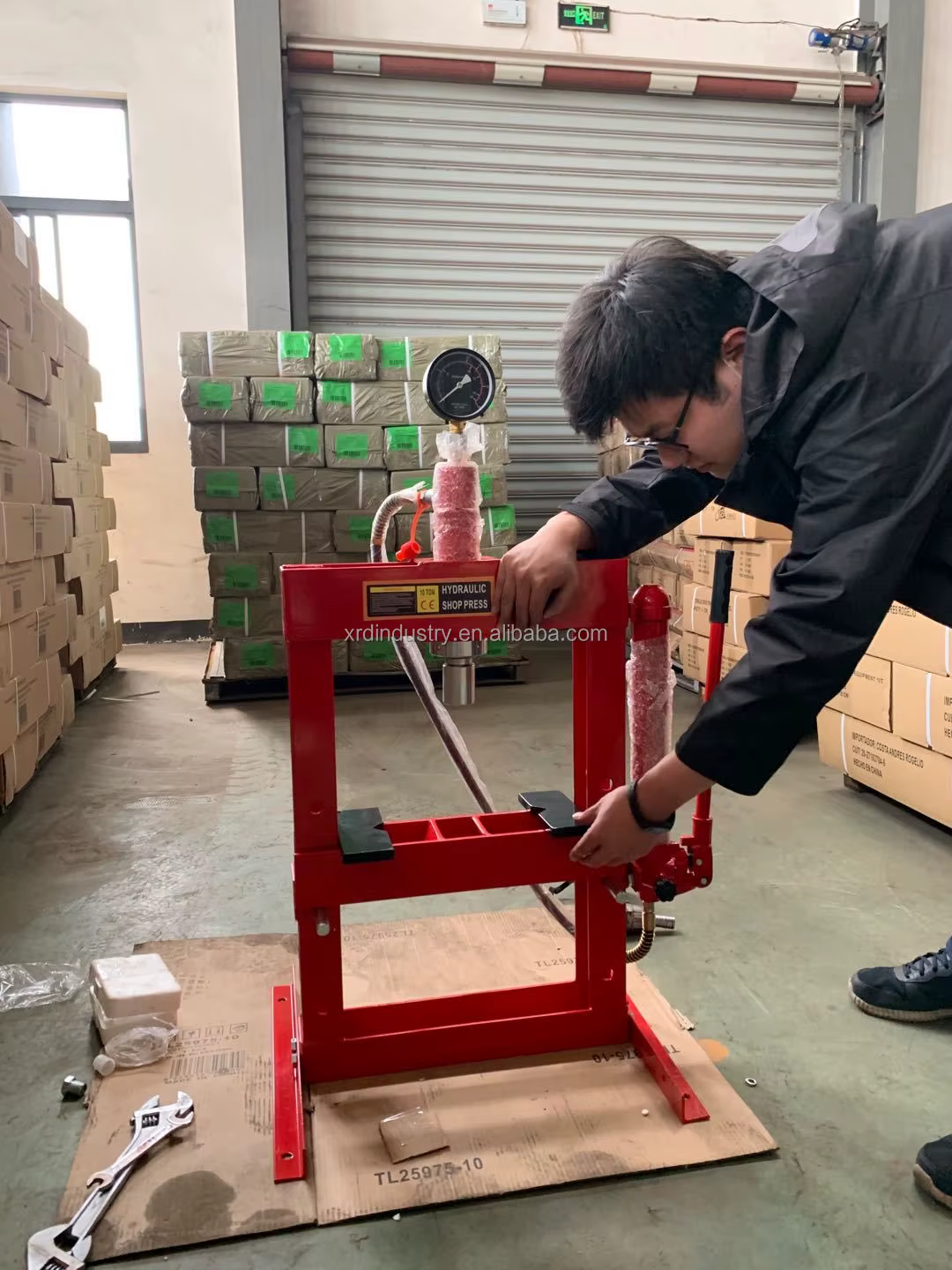 Presse hydraulique d'atelier 10 tonnes pour réparation de véhicules avec pompe manuelle