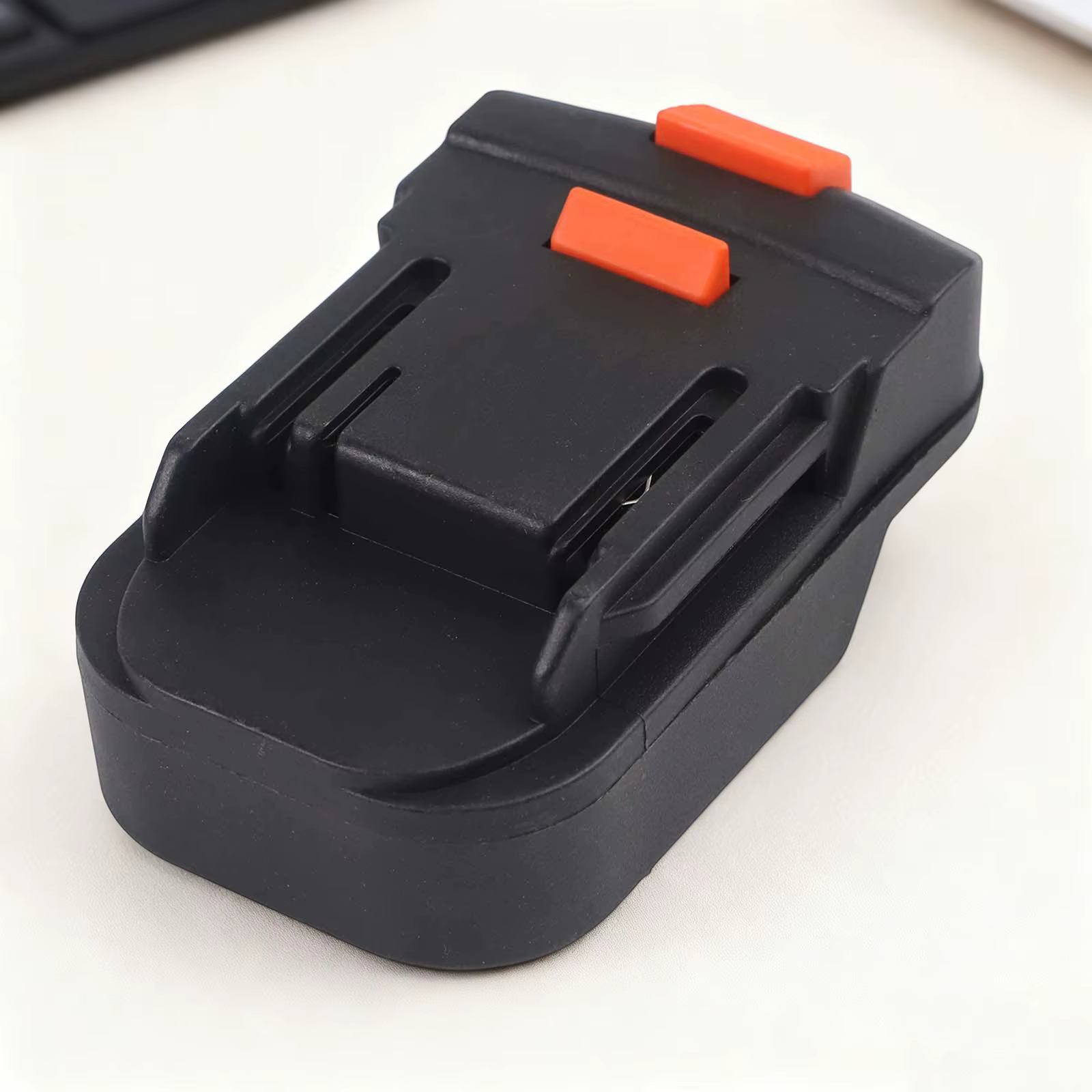 Adaptateur de batterie pour outils électriques sans fil