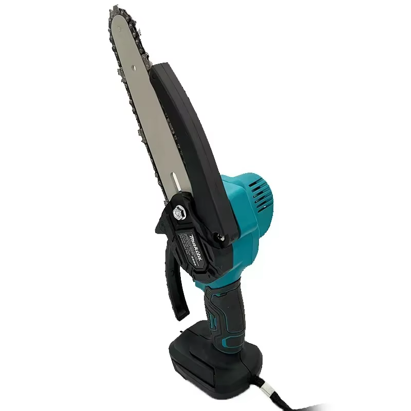 Scie à chaîne Makita de 6 pouces