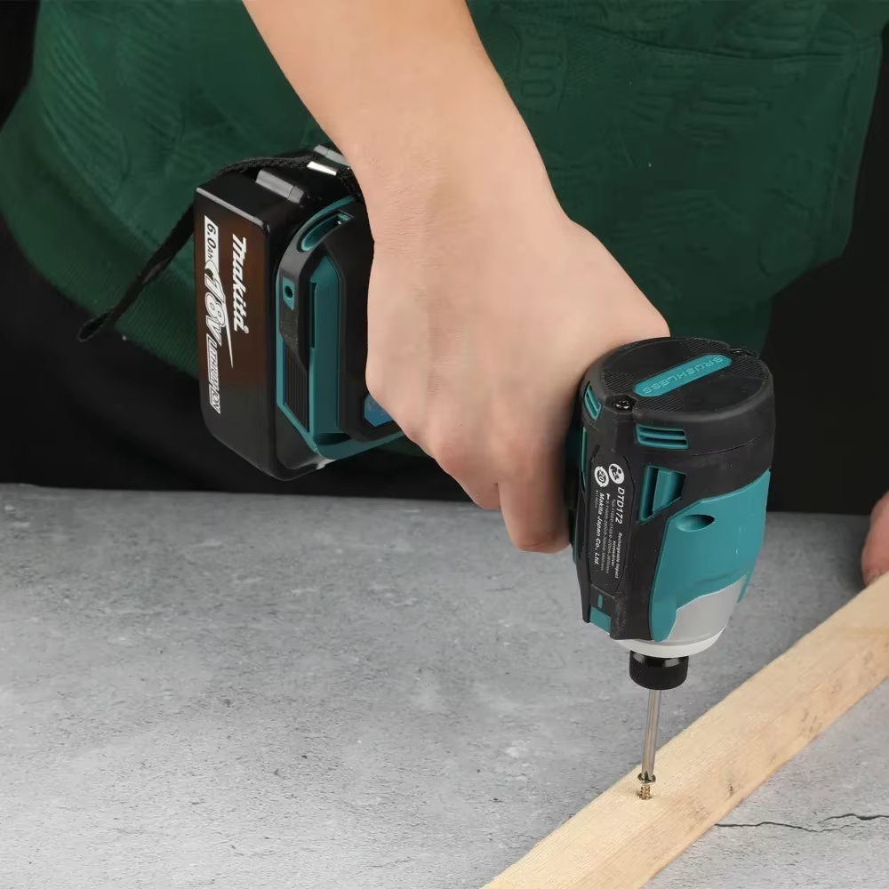 Makita DTD172 Visseuse à percussion sans fil 1/4 pouce