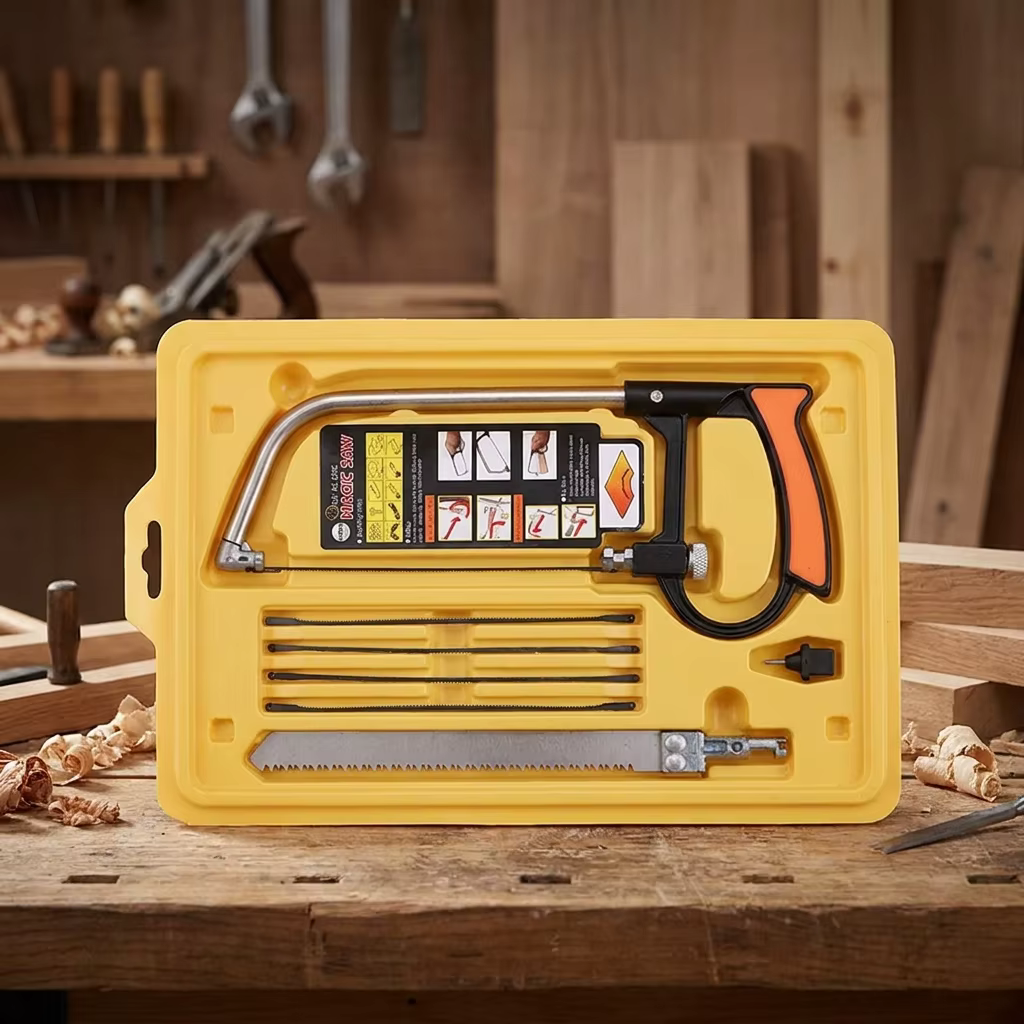 Scie à main multifonction 8-en-1 en acier pour le bricolage