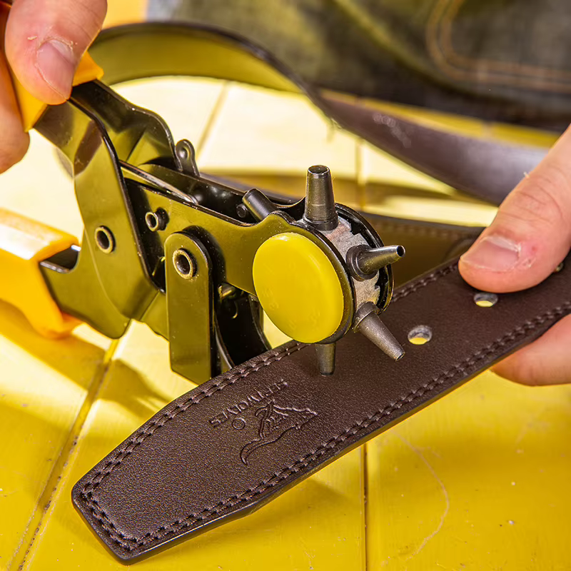 Pince multifonction en cuir