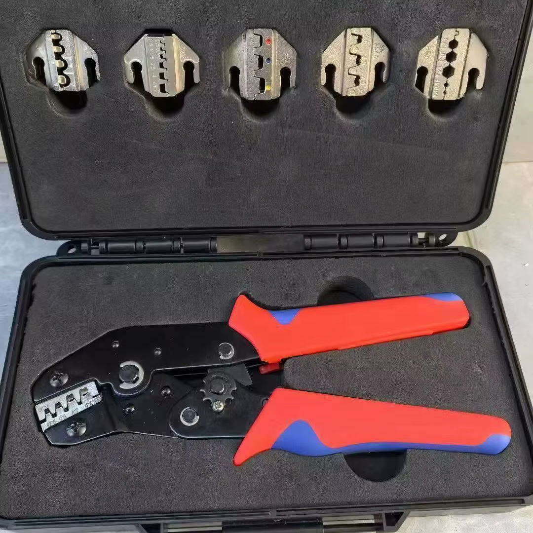 Pince à sertir pour électriciens