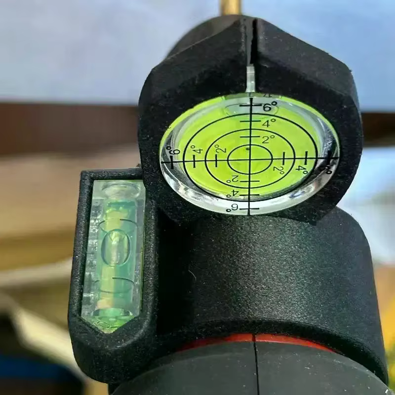 Outil d'assistance au nivellement pour perceuse électrique