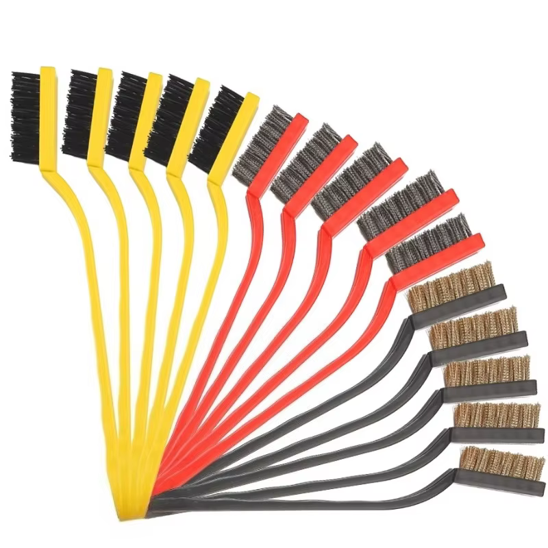 Ensemble de brosses métalliques à poignée incurvée