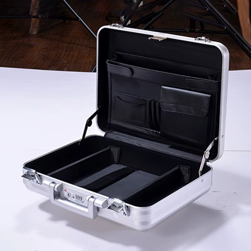 Boîte à outils complète multifonctionnelle en aluminium
