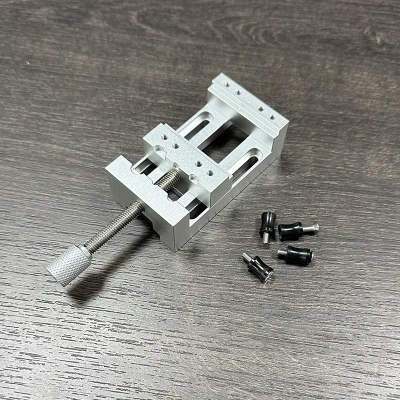 Mini étau de presse pour perceuse avec mâchoires souples en caoutchouc