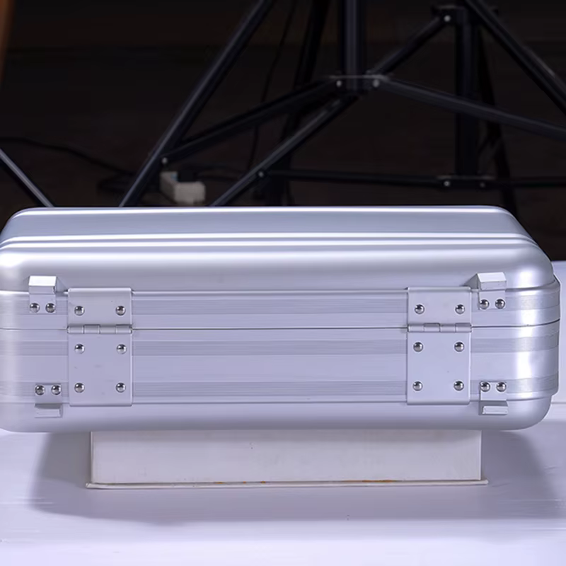 Boîte à outils complète multifonctionnelle en aluminium