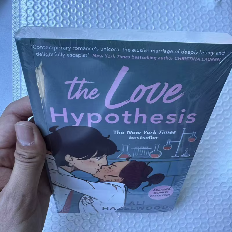 L'hypothèse de l'amour, par Ali Hazelwood, roman d'amour pour adultes, best-seller du New York Times, livre anglais