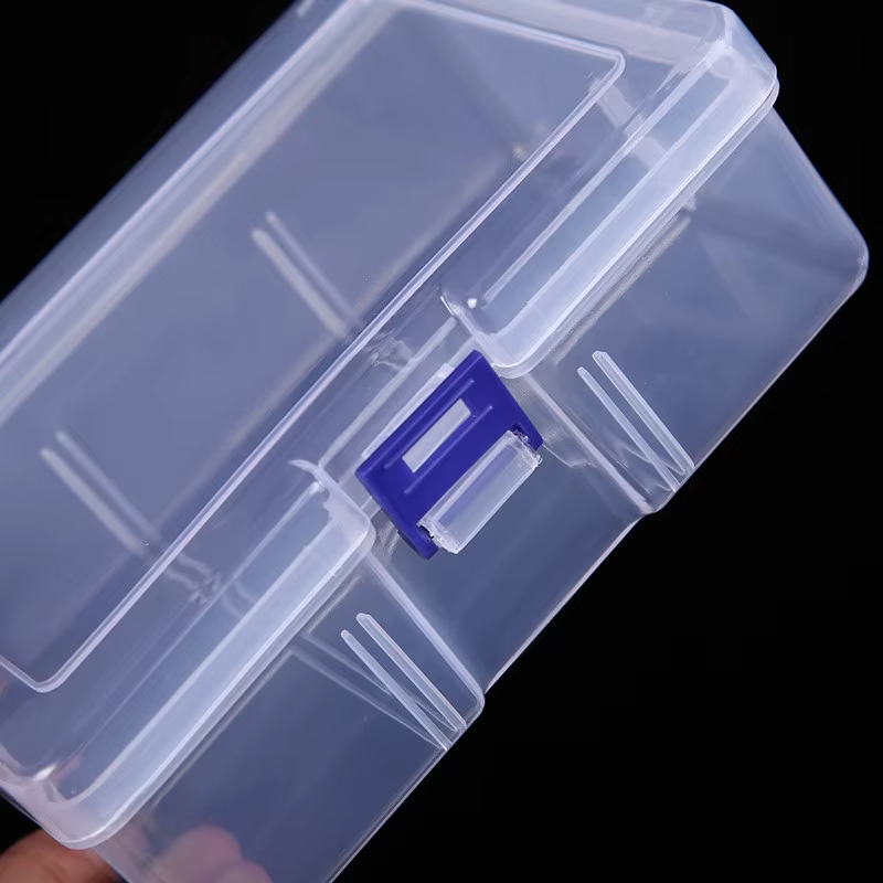 Boîte en plastique transparente