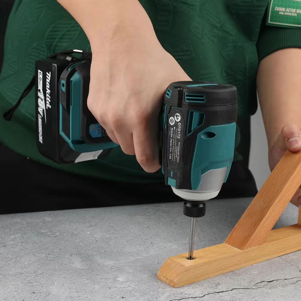 Makita DTD172 Visseuse à percussion sans fil 1/4 pouce